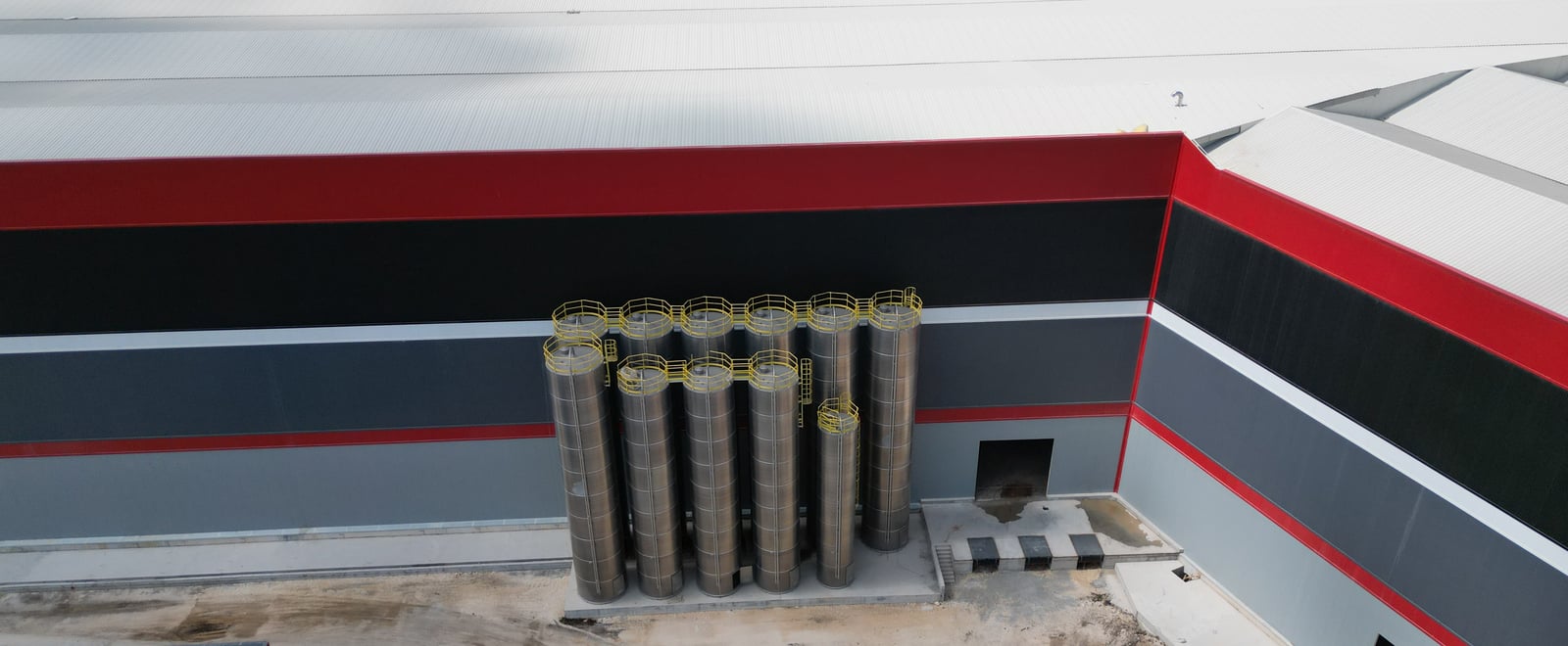 Full Automation in Industrial Production: A Central Raw-Material System with 120+ Loaders