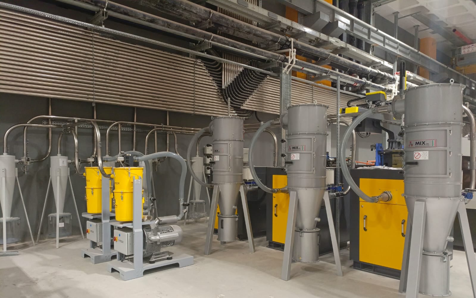 Central distribution tables and dosing units